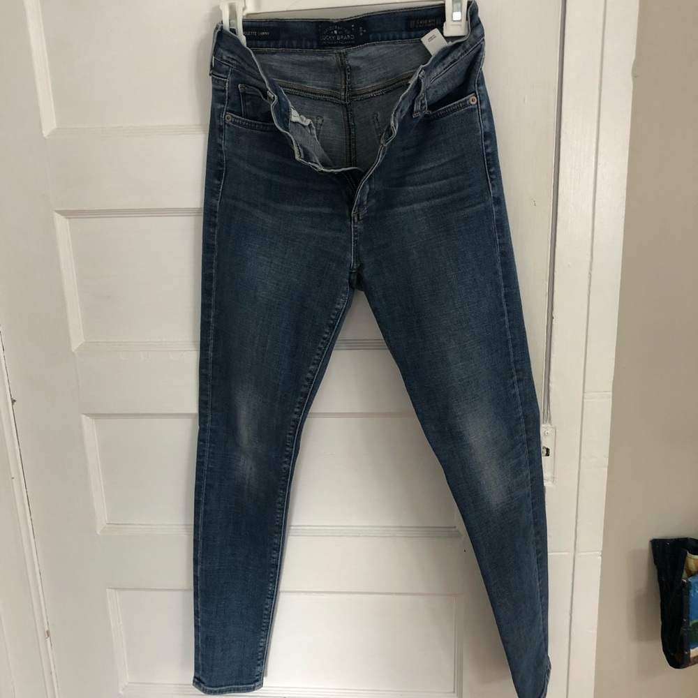 Medium wash skinny Jean